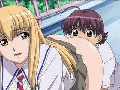 金髪の巨乳JKが学校のお空上でいきなり男にフェラをしてフル勃起させてから中出しセックスを楽しませる！